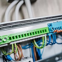 Розподільчий щит AK 36, 36 модулів з PE/N-клемою, мембранними вводами, ІР65, негорючий самозатухає