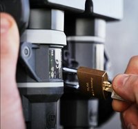 LED-світильник будівельний зі штекером та розеткою 16А 3пол.(1H) IP54, на монт.пластині